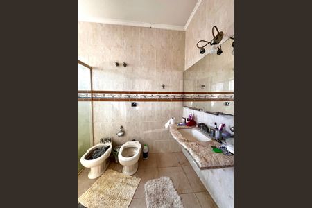 Casa à venda com 402m², 5 quartos e 5 vagas Casa à venda com 402m², 5 quartos e 5 vagasBanheiro Suíte 1