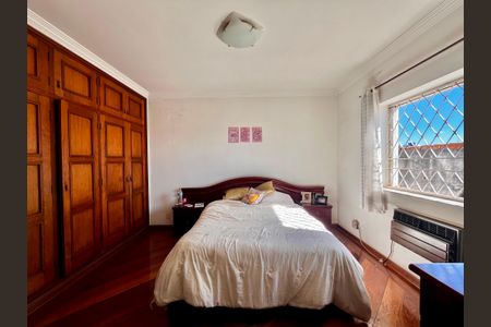 Casa à venda com 402m², 5 quartos e 5 vagas Casa à venda com 402m², 5 quartos e 5 vagasQuarto 1