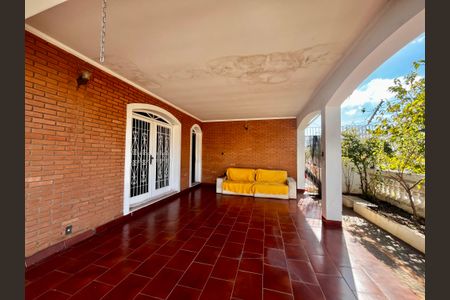 Casa à venda com 402m², 5 quartos e 5 vagas Casa à venda com 402m², 5 quartos e 5 vagasGaragem