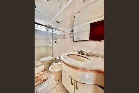 Casa à venda com 402m², 5 quartos e 5 vagas Casa à venda com 402m², 5 quartos e 5 vagasBanheiro