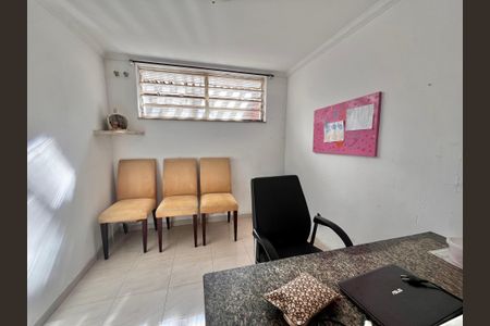 Casa à venda com 402m², 5 quartos e 5 vagas Casa à venda com 402m², 5 quartos e 5 vagasEscritório