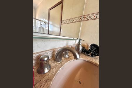 Casa à venda com 402m², 5 quartos e 5 vagas Casa à venda com 402m², 5 quartos e 5 vagasBanheiro suíte 2