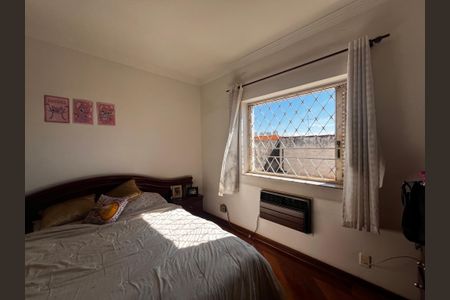 Casa à venda com 402m², 5 quartos e 5 vagas Casa à venda com 402m², 5 quartos e 5 vagasQuarto 1