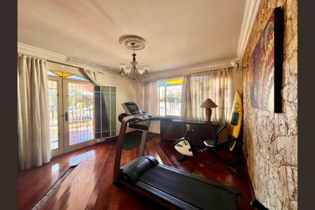 Casa à venda com 402m², 5 quartos e 5 vagas Casa à venda com 402m², 5 quartos e 5 vagasSala 1