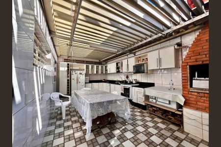 Casa à venda com 402m², 5 quartos e 5 vagas Casa à venda com 402m², 5 quartos e 5 vagasCozinha 2