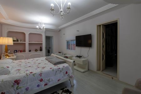 Casa à venda com 380m², 5 quartos e 3 vagasSuíte 1