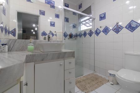 Casa à venda com 380m², 5 quartos e 3 vagasBanheiro da Suíte 2