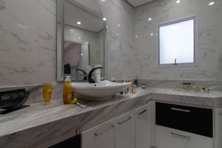 Casa à venda com 380m², 5 quartos e 3 vagasBanheiro da Suíte 1