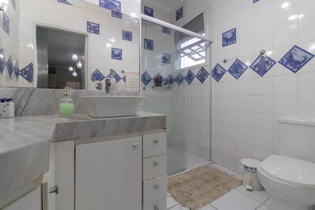 Casa à venda com 380m², 5 quartos e 3 vagasBanheiro da Suíte 2