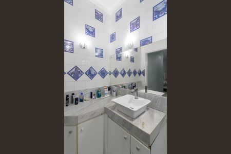 Casa à venda com 380m², 5 quartos e 3 vagasBanheiro da Suíte 2