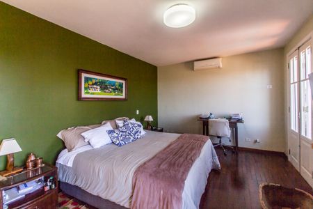 Casa de condomínio à venda com 1480m², 4 quartos e 9 vagasSuíte master