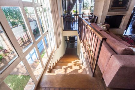 Casa de condomínio à venda com 1480m², 4 quartos e 9 vagasEscada