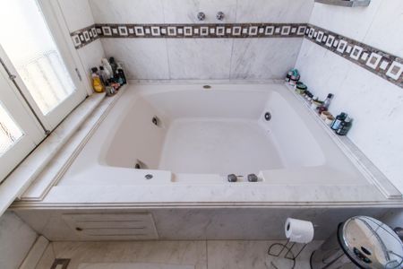 Casa de condomínio à venda com 1480m², 4 quartos e 9 vagasBanheiro da Suíte master