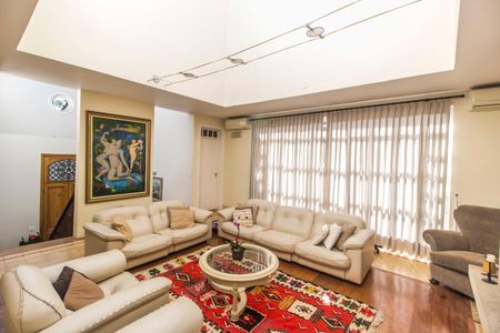 Casa de condomínio à venda com 1480m², 4 quartos e 9 vagasSala