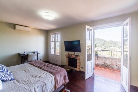 Casa de condomínio à venda com 1480m², 4 quartos e 9 vagasSuíte master