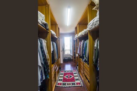 Casa de condomínio à venda com 1480m², 4 quartos e 9 vagasCloset da Suíte master