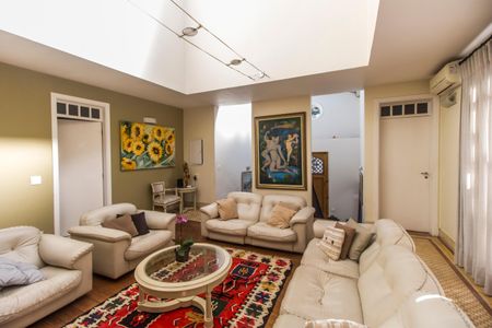 Casa de condomínio à venda com 1480m², 4 quartos e 9 vagasSala