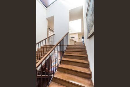 Casa de condomínio à venda com 1480m², 4 quartos e 9 vagasEscada