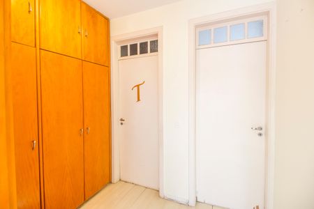 Casa de condomínio à venda com 1480m², 4 quartos e 9 vagasCorredor