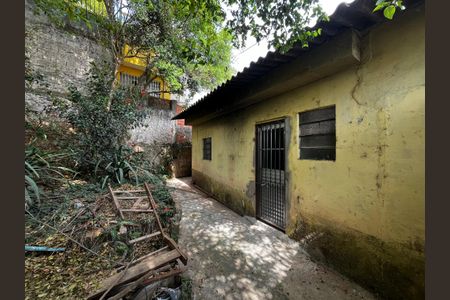 Casa à venda com 327m², 2 quartos e 1 vagaÁrea externa