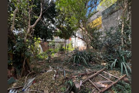 Casa à venda com 327m², 2 quartos e 1 vagaQuintal