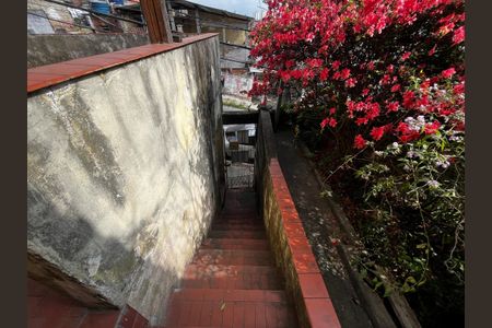 Casa à venda com 327m², 2 quartos e 1 vagaEscada