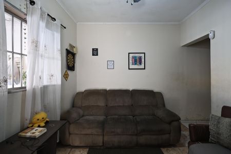 Casa à venda com 130m², 2 quartos e 2 vagasSala