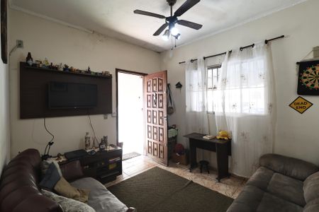 Casa à venda com 130m², 2 quartos e 2 vagasSala