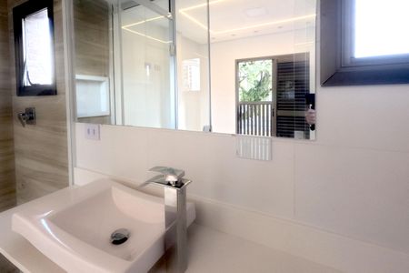 Casa para alugar com 240m², 4 quartos e 3 vagasBanheiro Suíte 2 