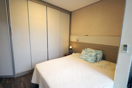 Apartamento à venda com 152m², 3 quartos e 3 vagas Apartamento à venda com 152m², 3 quartos e 3 vagasSuíte