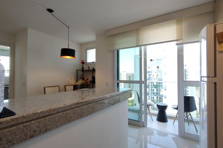 Apartamento à venda com 80m², 2 quartos e 2 vagasCozinha 