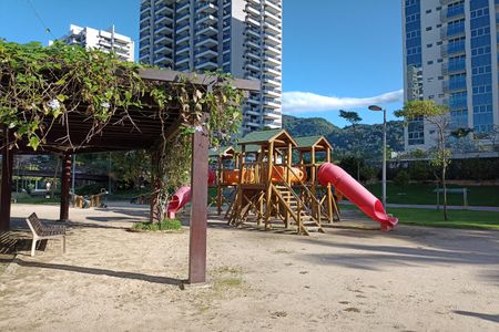 Apartamento à venda com 80m², 2 quartos e 2 vagasÁrea comum - Playground