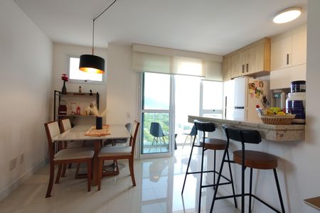 Apartamento à venda com 80m², 2 quartos e 2 vagasSala