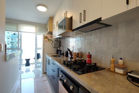 Apartamento à venda com 80m², 2 quartos e 2 vagasCozinha 