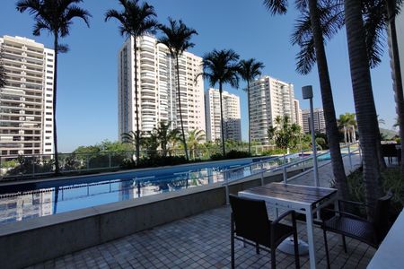 Apartamento à venda com 80m², 2 quartos e 2 vagasÁrea comum - Piscina