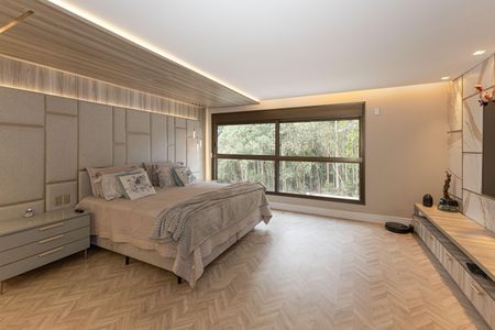 Casa à venda com 600m², 4 quartos e 4 vagas Casa à venda com 600m², 4 quartos e 4 vagasSuíte 4