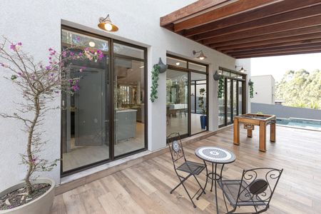 Casa à venda com 600m², 4 quartos e 4 vagas Casa à venda com 600m², 4 quartos e 4 vagasQuintal