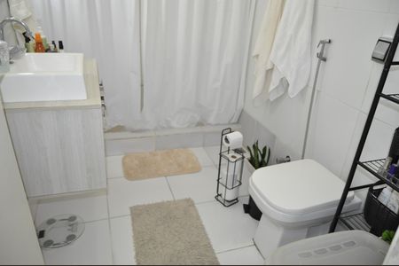 Apartamento à venda com 75m², 2 quartos e 2 vagasBanheiro 2