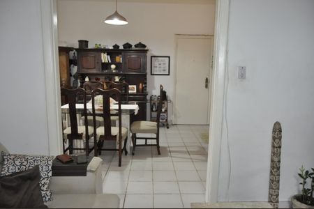 Apartamento à venda com 75m², 2 quartos e 2 vagasSala