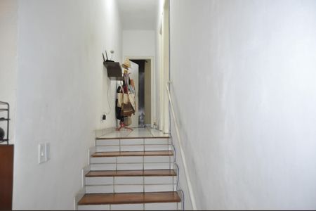 Apartamento à venda com 75m², 2 quartos e 2 vagasEscada