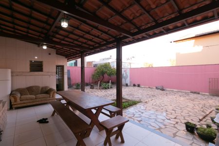 Casa para alugar com 360m², 4 quartos e 3 vagas Casa para alugar com 360m², 4 quartos e 3 vagasÁrea comum