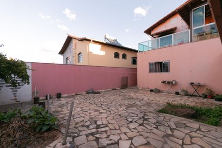 Casa para alugar com 360m², 4 quartos e 3 vagas Casa para alugar com 360m², 4 quartos e 3 vagasÁrea comum