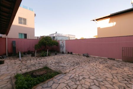 Casa para alugar com 360m², 4 quartos e 3 vagas Casa para alugar com 360m², 4 quartos e 3 vagasÁrea comum