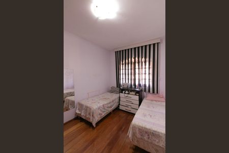 Casa para alugar com 360m², 4 quartos e 3 vagas Casa para alugar com 360m², 4 quartos e 3 vagasQuarto de Serviço