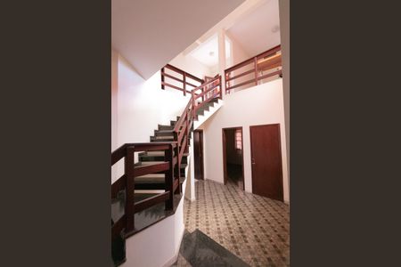 Casa para alugar com 360m², 4 quartos e 3 vagas Casa para alugar com 360m², 4 quartos e 3 vagasCorredor