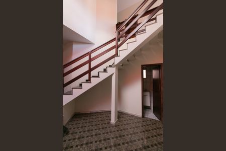 Casa para alugar com 360m², 4 quartos e 3 vagas Casa para alugar com 360m², 4 quartos e 3 vagasCorredor