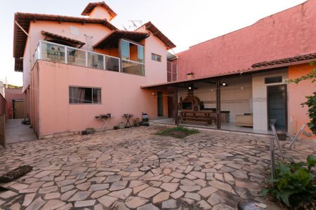 Casa para alugar com 360m², 4 quartos e 3 vagas Casa para alugar com 360m², 4 quartos e 3 vagasÁrea comum