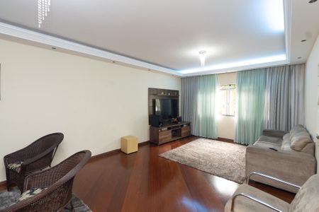 Casa à venda com 204m², 3 quartos e 4 vagasSala