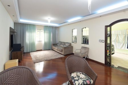 Casa à venda com 204m², 3 quartos e 4 vagasSala