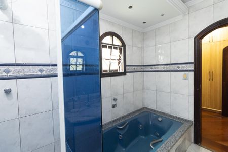 Casa à venda com 204m², 3 quartos e 4 vagasBanheiro da Suíte